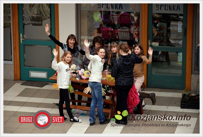 Učenke OŠ Vransko - Tabor so se predstavile na prvi Pisani tržnici